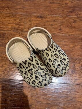 NWOT Classic Cheetah Crocs